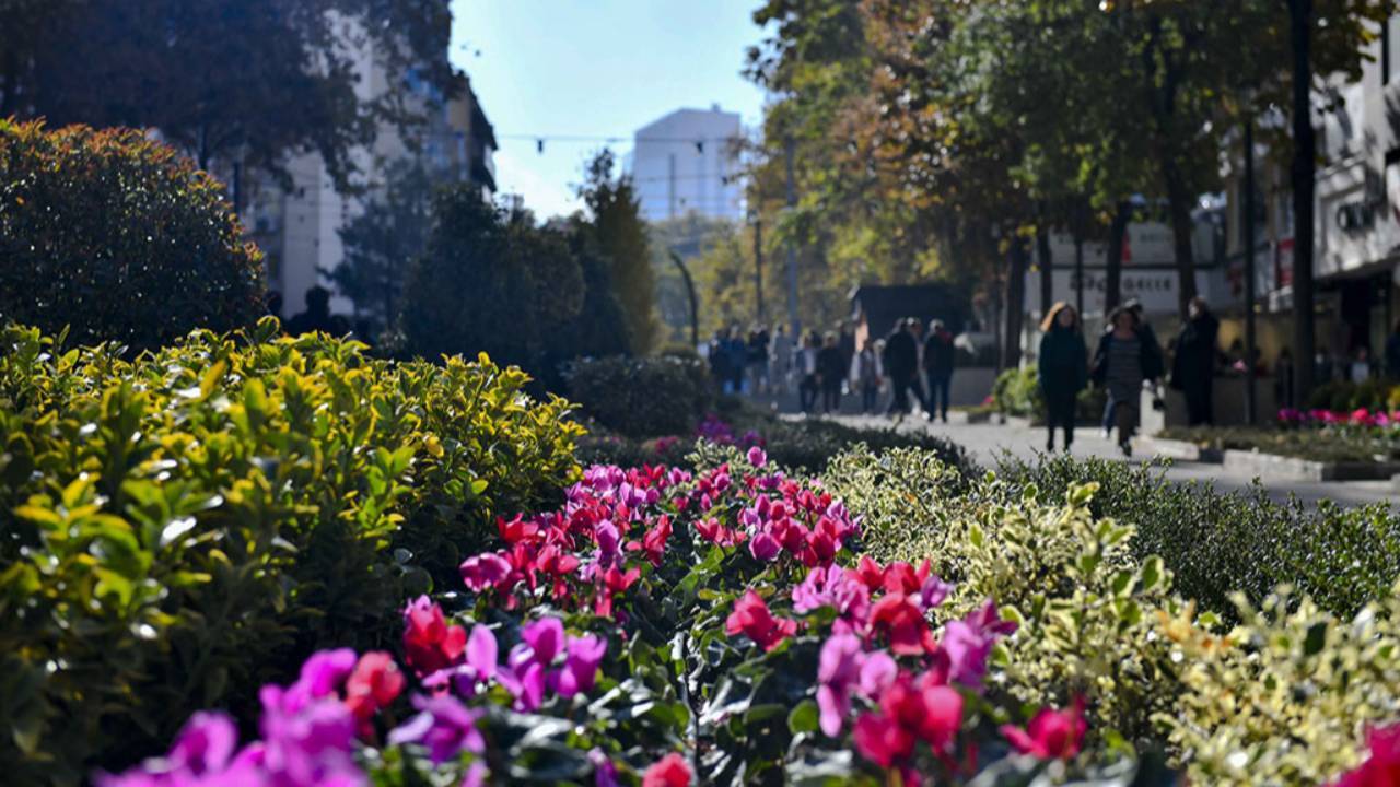 Ankara Büyükşehir'den İzmir caddesine dokunuş... Yenilendi