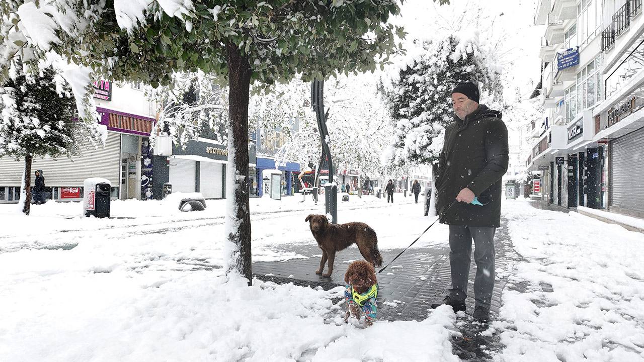 Bolu’da kar kalınlığı 28 santimetreye ulaştı