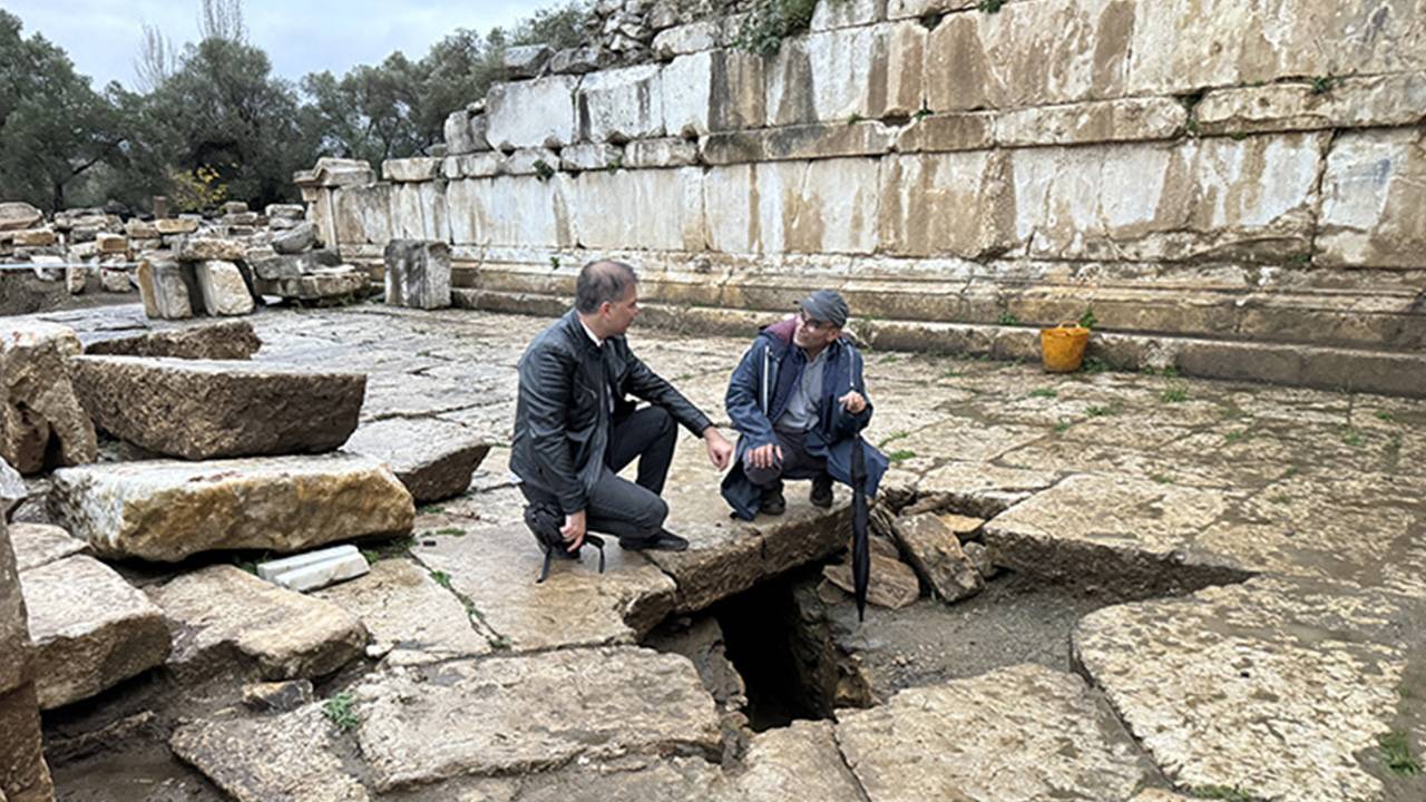 Stratonikeia'da çalışan kanalizasyon bulundu: 2 bin 250 yıllık!