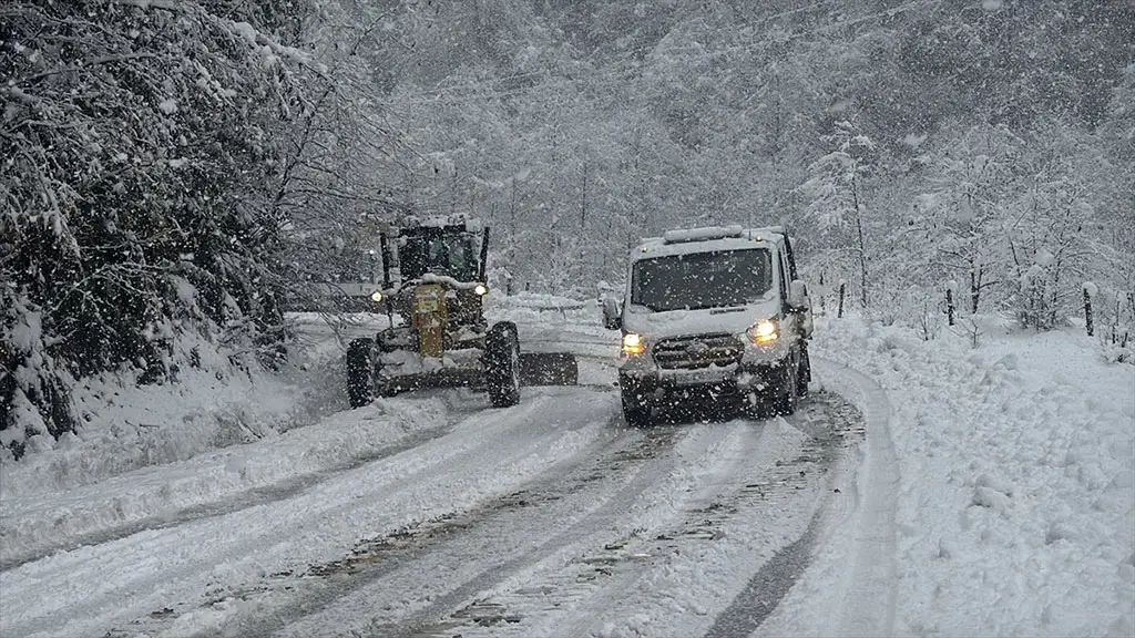 Rize'de kar yağışı! Manzara kendine hayran bıraktı