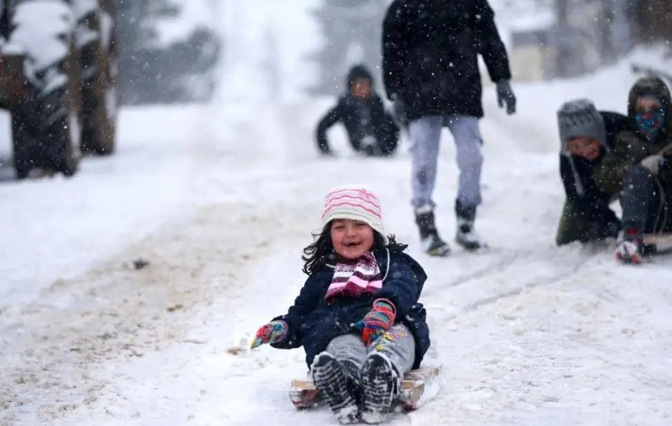 Okullar hangi il ve ilçelerde tatil? İşte son durum...