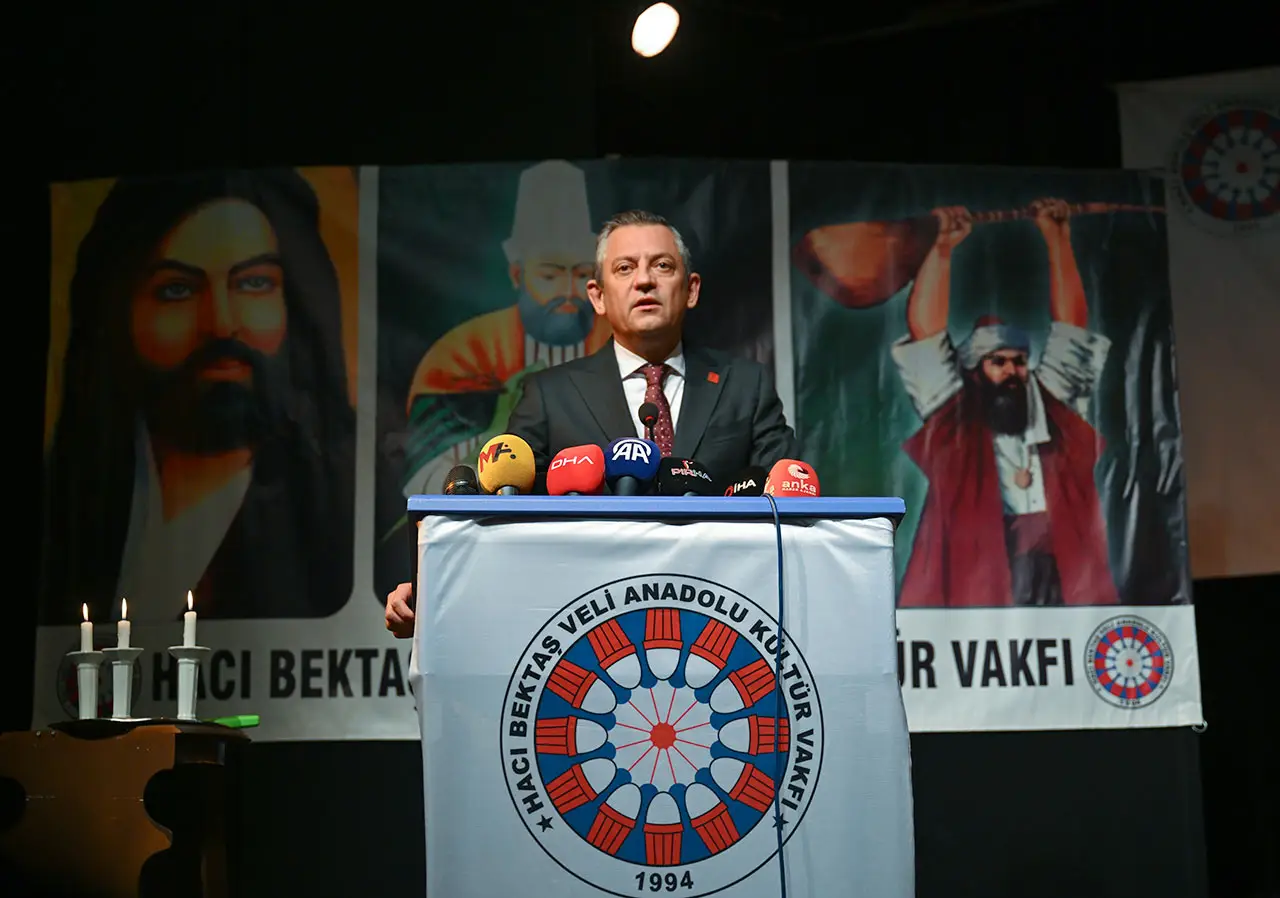 Hacı Bektaş Veli Anadolu Kültür Vakfı 13. Olağan Genel Kurulunda konuşan CHP Genel Başkanı Özgür Özel