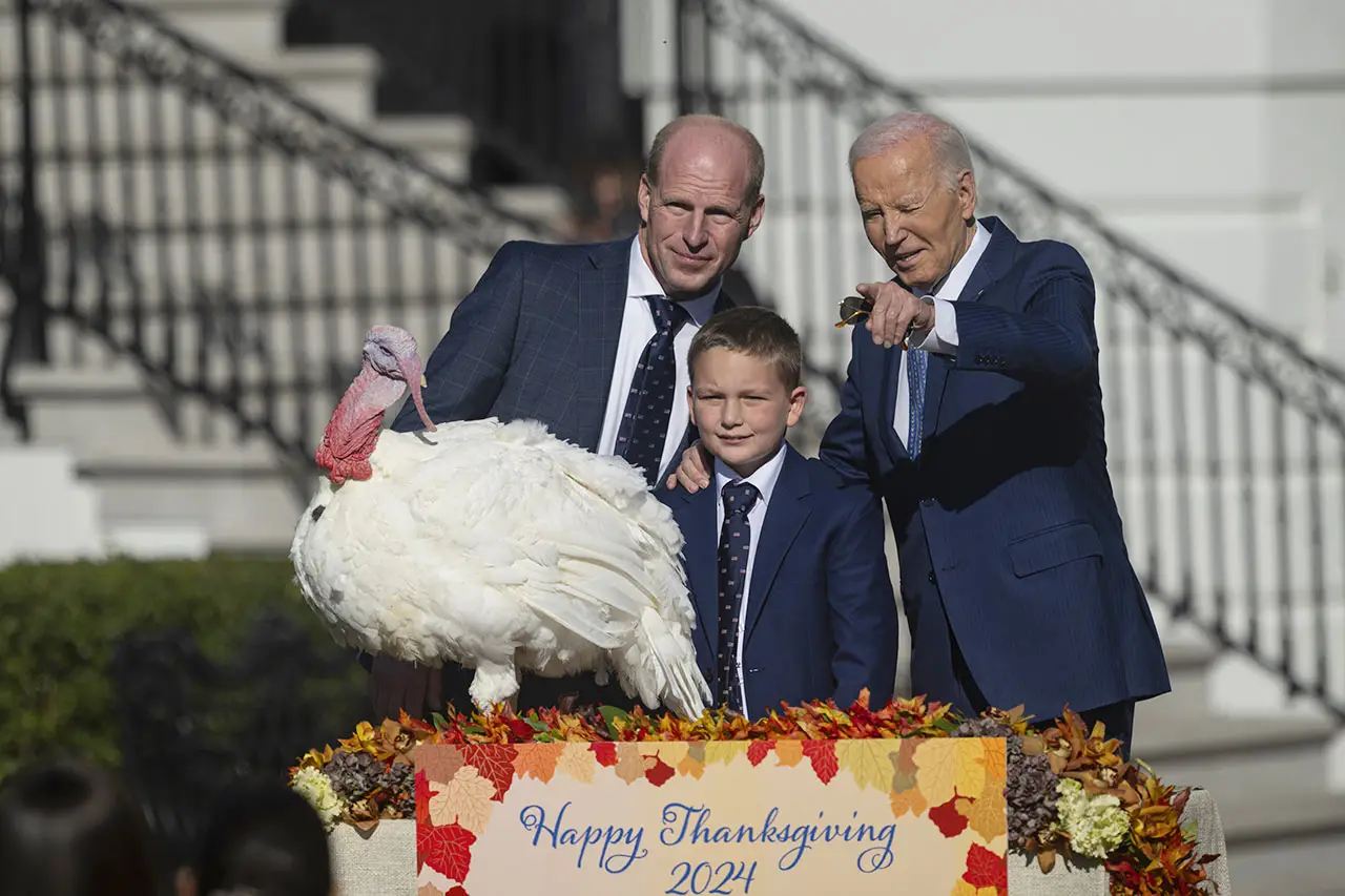 Biden, 2 Şükran Günü hindisini affetti, 2 milyon Gazzeliyi affetmedi