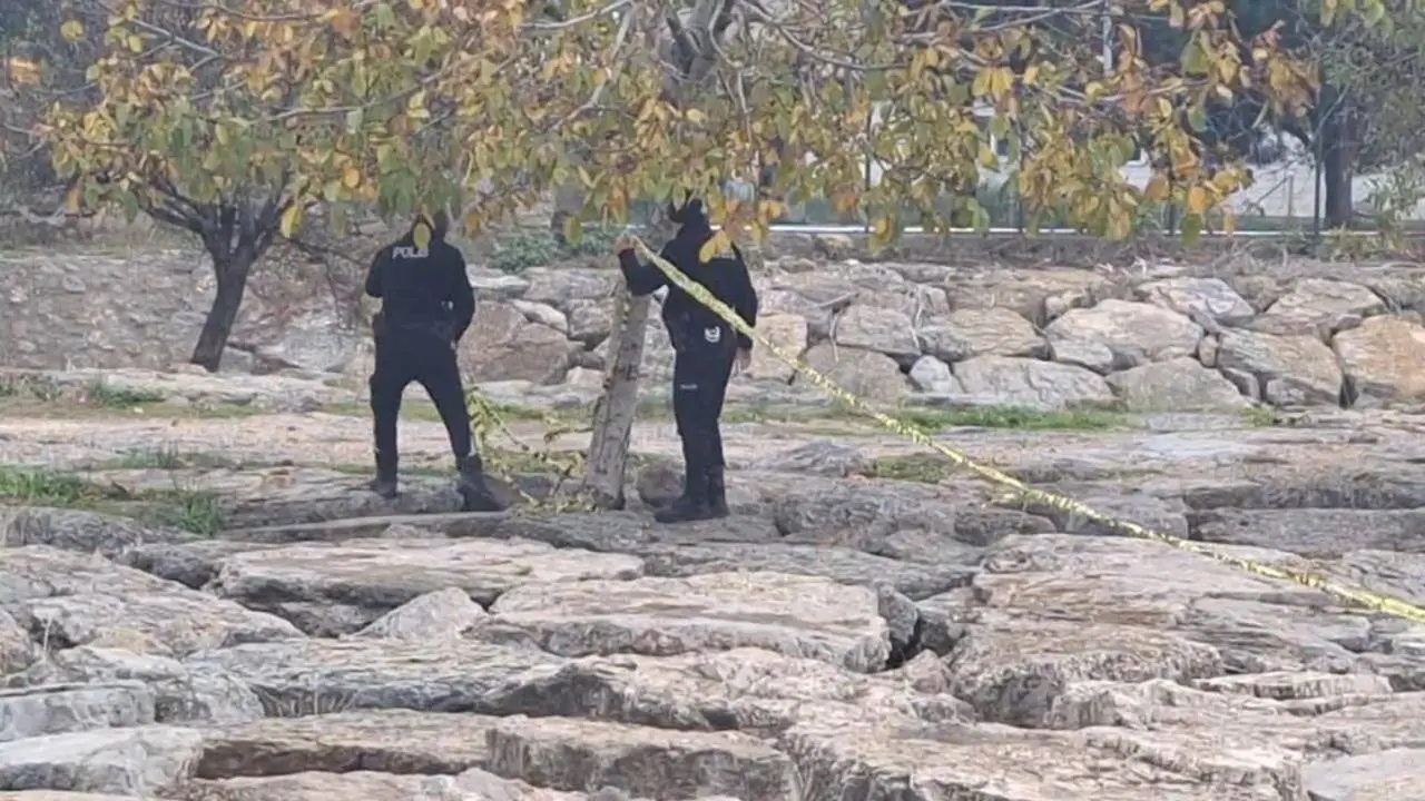 Pendik'te sahil kenarında 2 ceset bulundu