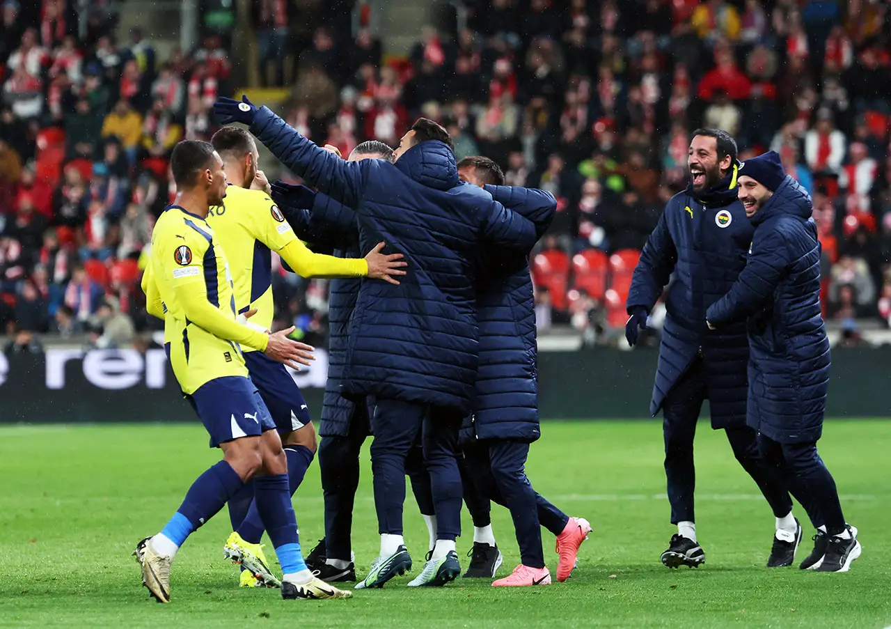 Fenerbahçe hata yapmadı! Prag'da 3 puanı aldı