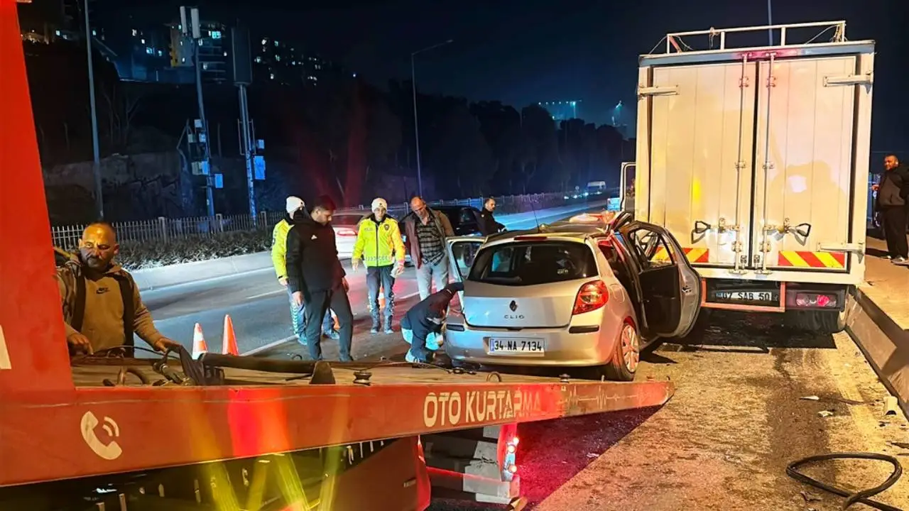 Hatalı sollama kazayı da beraberinde getirdi... Yaralılar var...