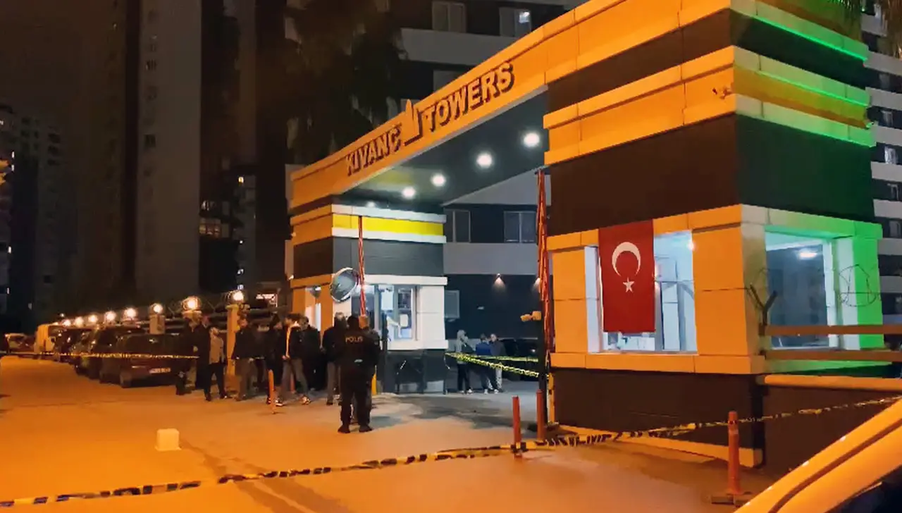 Benzini ateşe verip aradığı kişiyi çağırmasını istedi