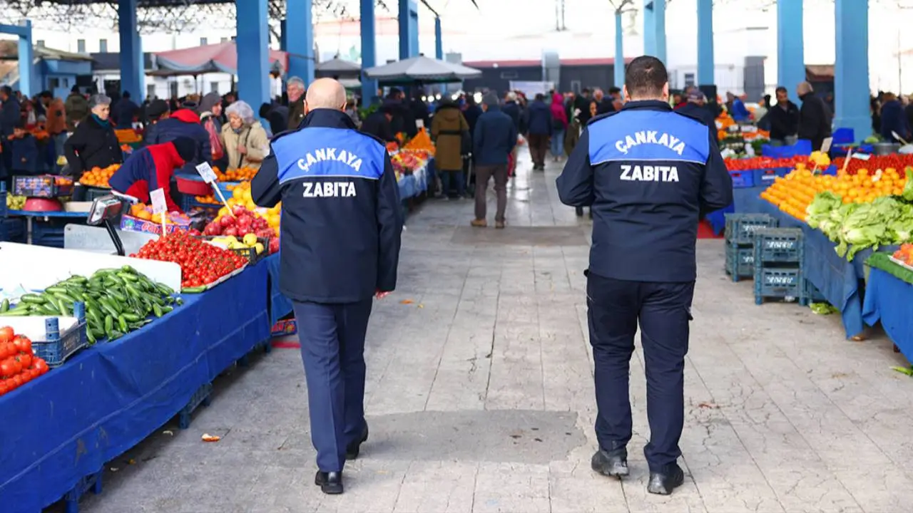 Çankaya zabıtası semt pazarlarını boş bırakmıyor