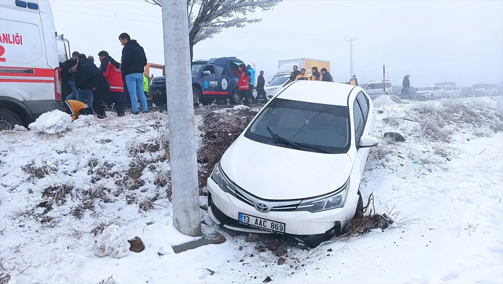 Bitlis'te 23 aracın karıştığı zincirleme kazada çok sayıda yaralı var!