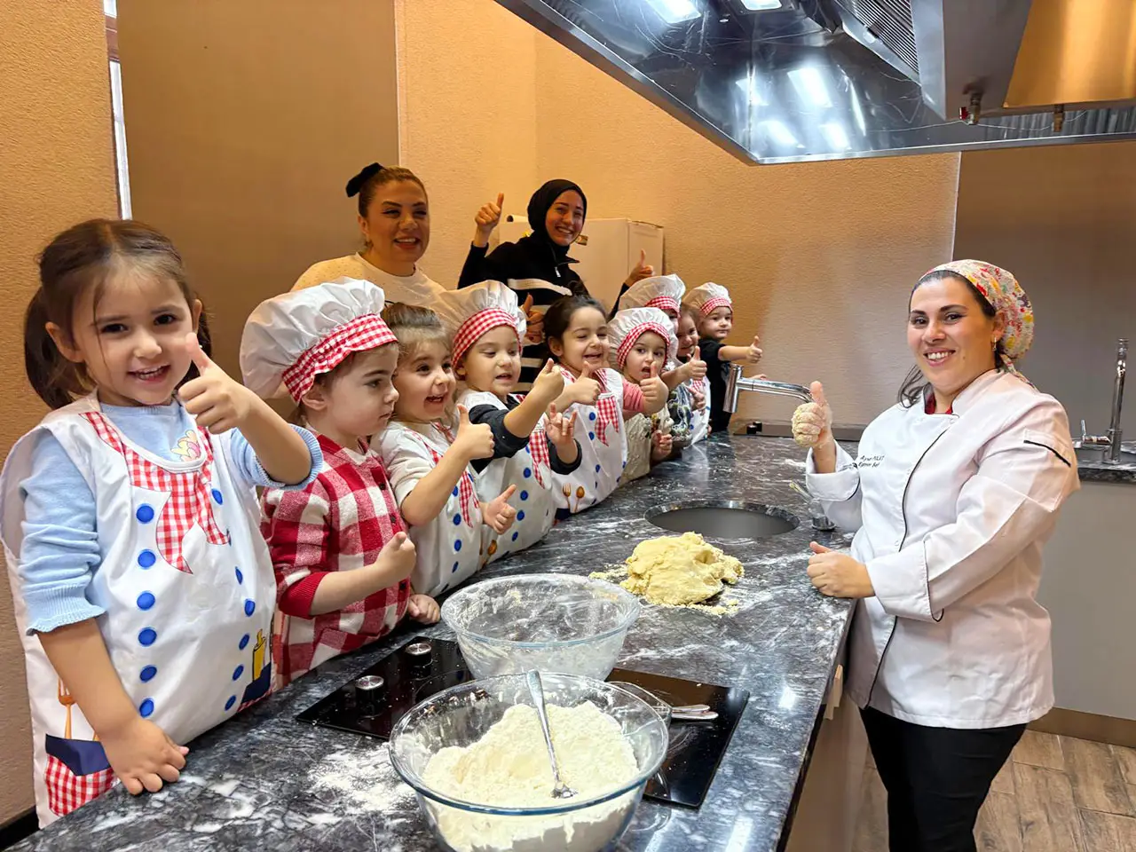 Gastro Sincan’da Leylak kreşi öğrencilerinden kurabiye