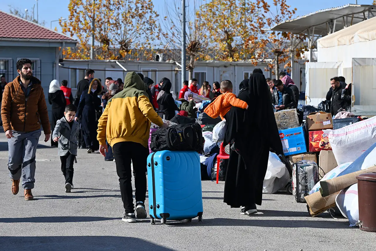 HTŞ lideri Colani'den Suriyelilerin geri dönüşüne dair flaş açıklama!