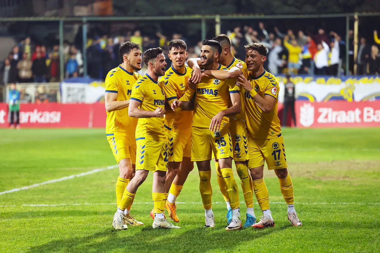 Kupada 5 gollü çılgın maç! Ankaragücü gruplara kaldı