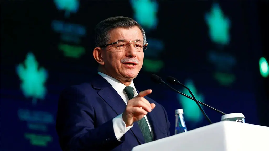 Ahmet Davutoğlu'ndan AK Parti'ye mesaj: İçinde veya dışında varım!