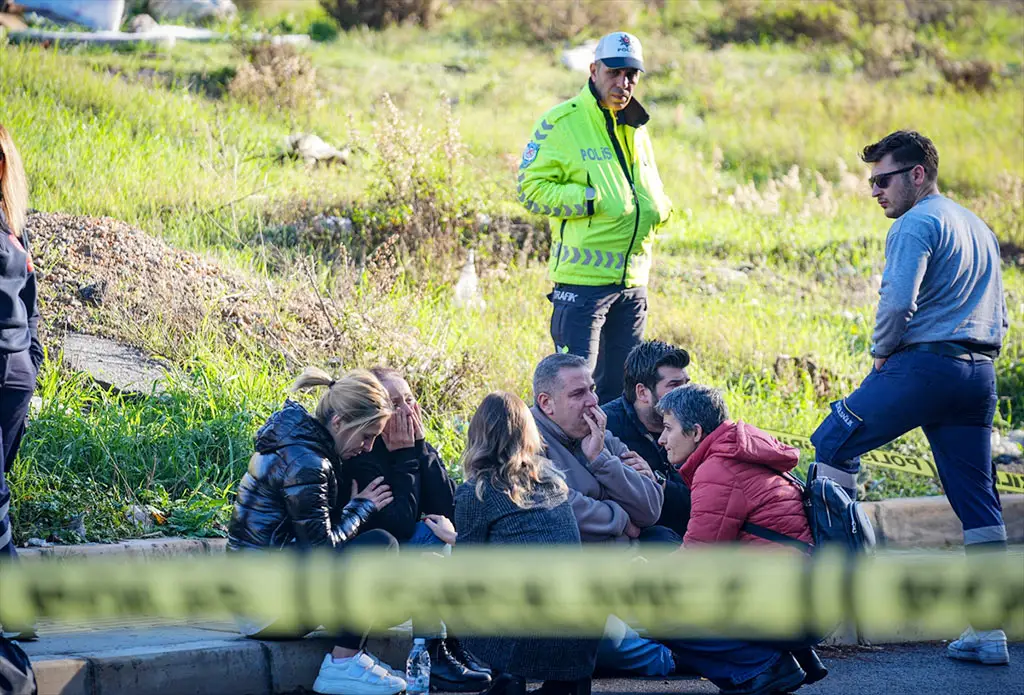 İzmir’de okul servisi TIR’a çarptı: 1 ölü, 1 yaralı