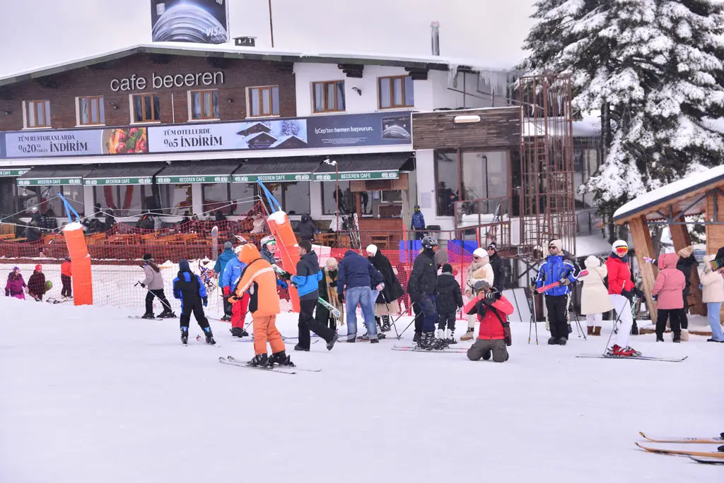 Yeni yıla Uludağ'da girmek cep yakıyor! Neredeyse bir asgari ücret...