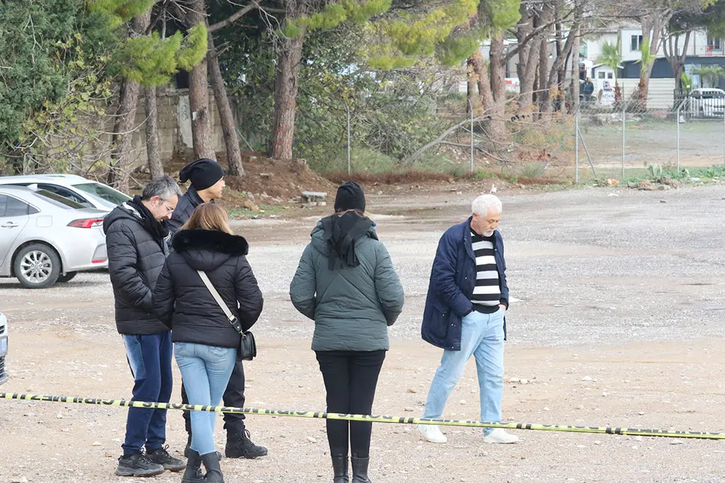 Falezlerden denize düşen otomobilin sürücüsü hala aranıyor