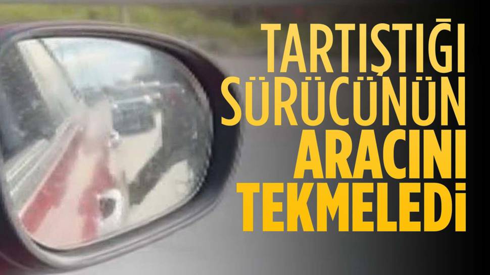 Motosikletli tartıştığı sürücünün otomobilini tekmeledi