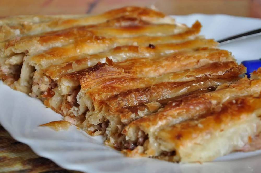 Zuhal Topal'la Yemekteyiz Eray'ın Menüsü: Ispanaklı, Kıymalı Börek Tarifi