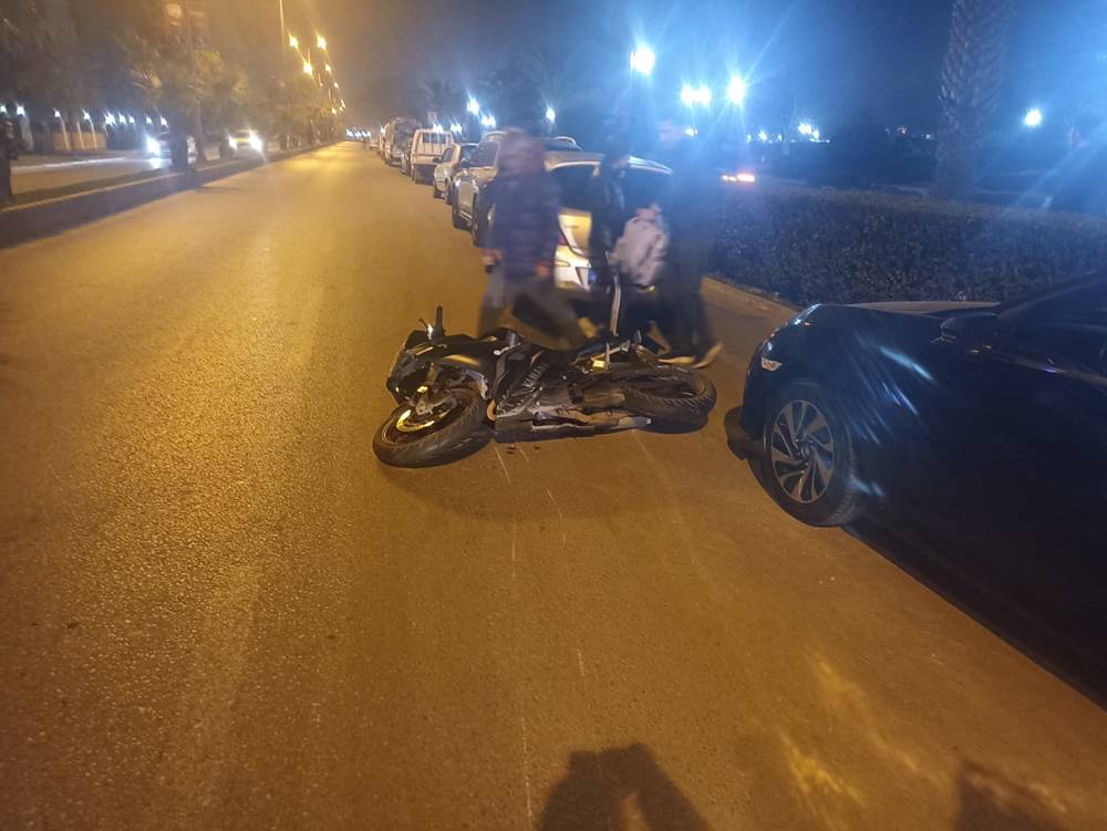 17 yaşındaki motosikletli sürücü 3 otomobile çarpıp hayatını kaybetti