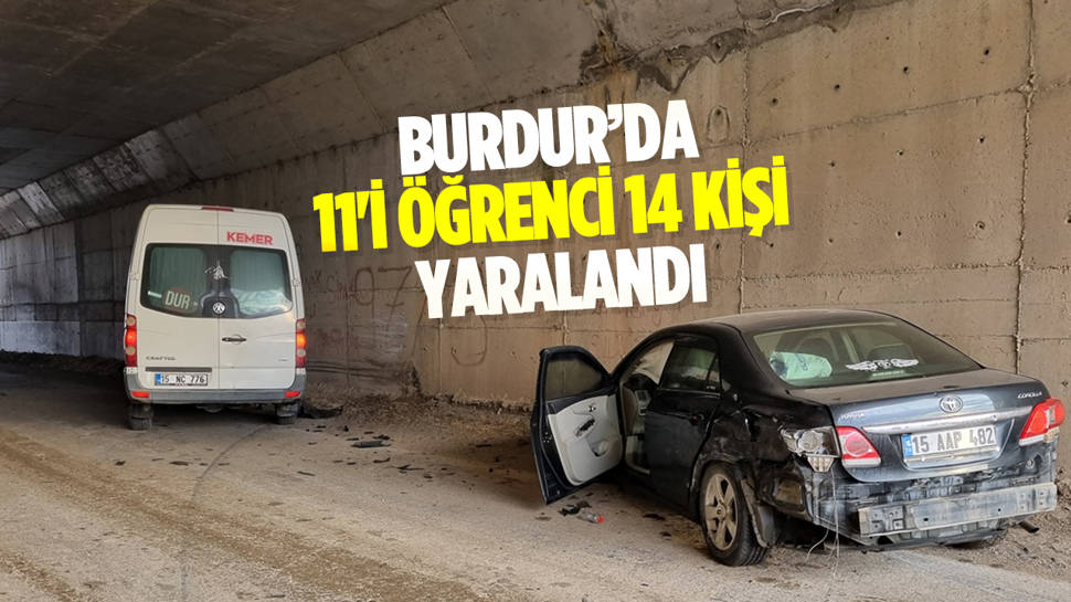 Burdur'da öğrenci servisi ile otomobil çarpıştı