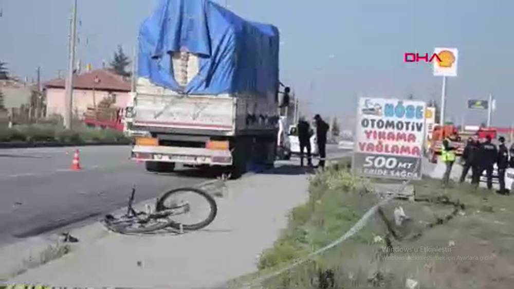 Gönüllü mezarlık bakıcısı bisikletiyle dönerken kazada öldü