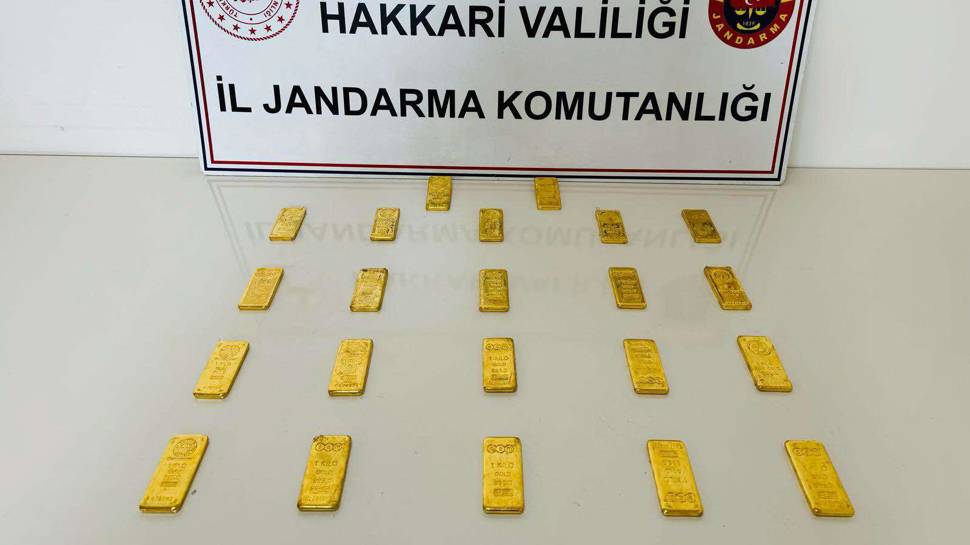 Hakkari'de durdurulan hafif ticari araçta 22 kilo kaçak külçe altın yakalandı