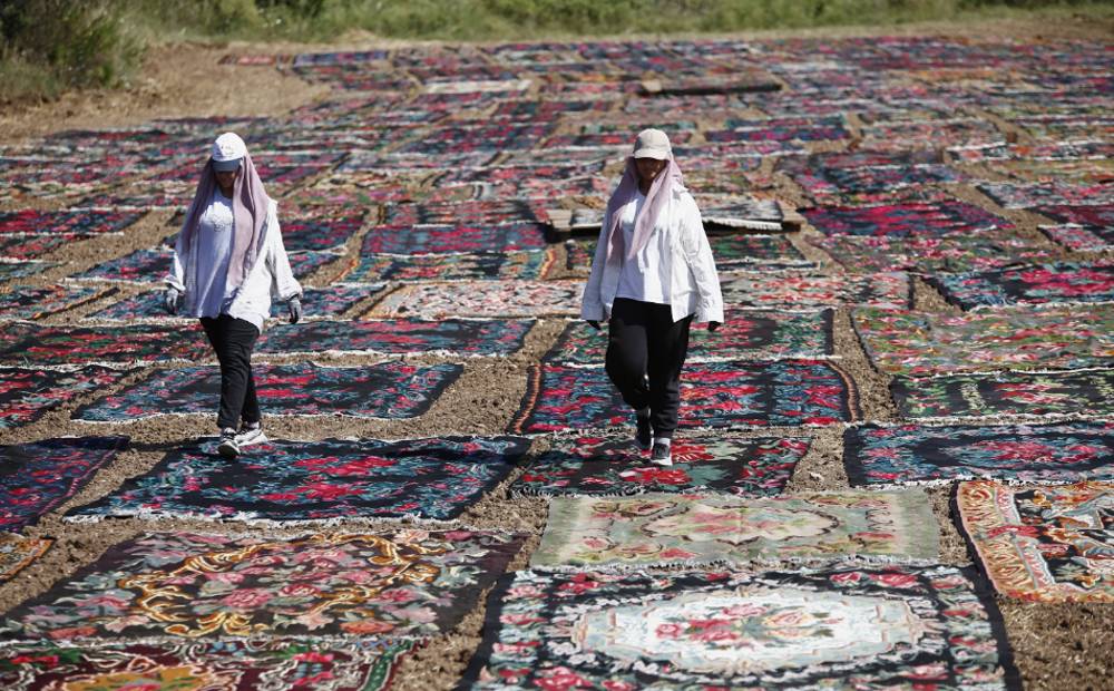 Halı Üzerinde Yürüdüğünüzü Görmek Ne Anlama Gelir?