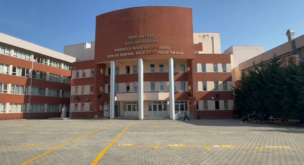 İstanbul'da lisede kavga! Başına darbe alan öğrenci hayatını kaybetti