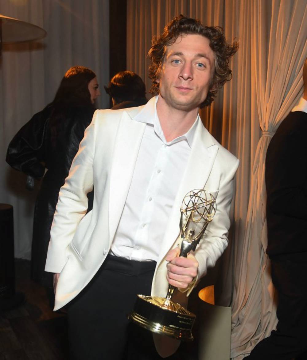 Jeremy Allen White kimdir?