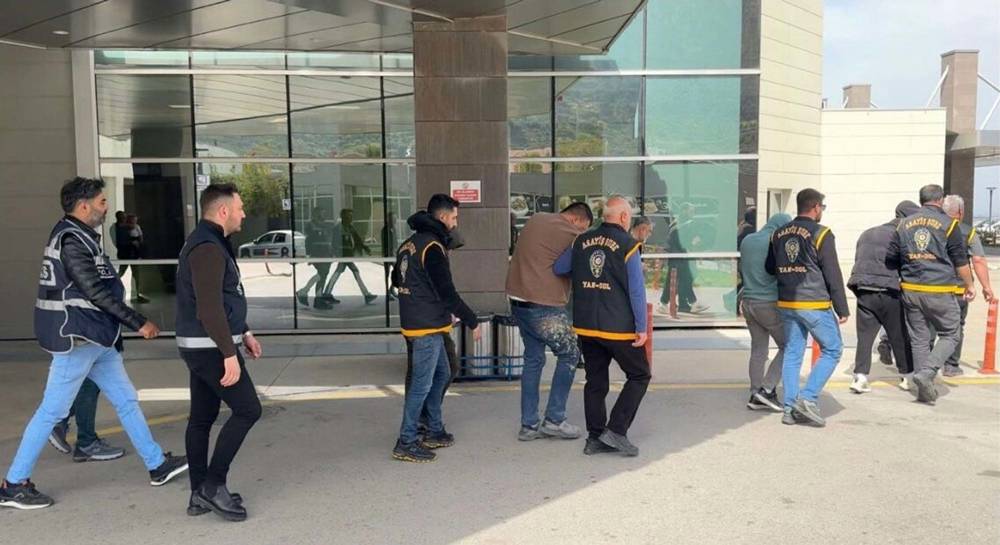 Manisa'da 'sahte avukat' operasyonu: 5 tutuklama