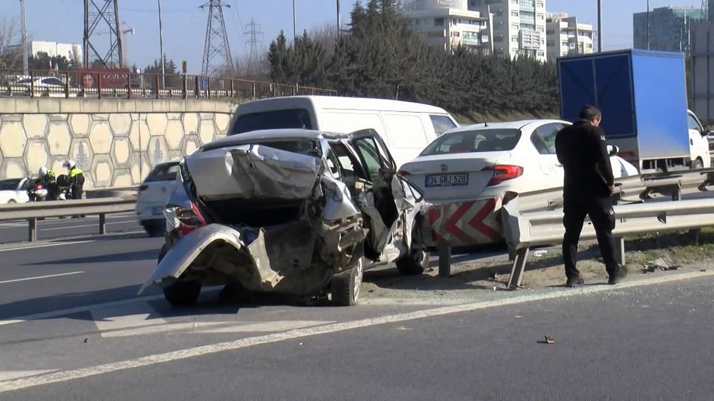 Para taşıyan zırhlı araç kontrolden çıktı: 2 yaralı 