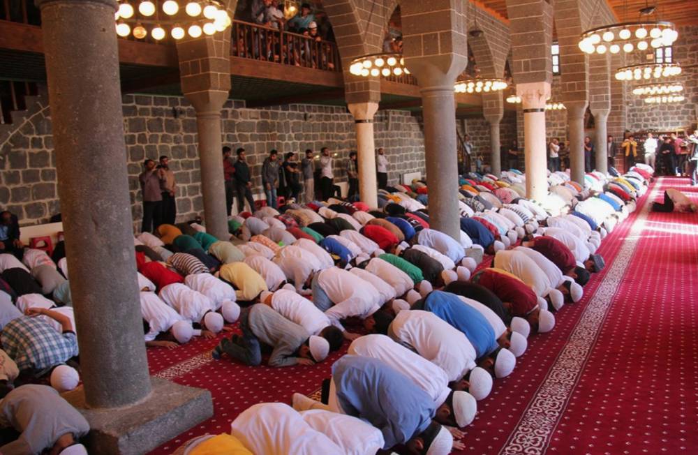 Rüyada Namaz Kılanları Görmek Ne Anlama Gelir?