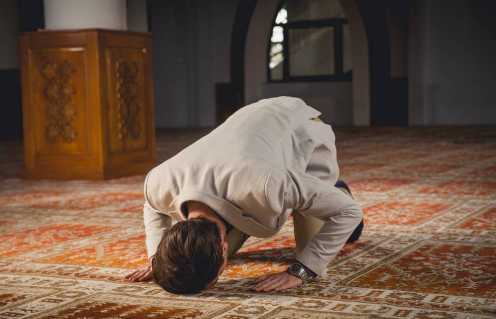 Rüyada Namaz Kılmak İçin Camiye Girmek Ne Anlama Gelir?