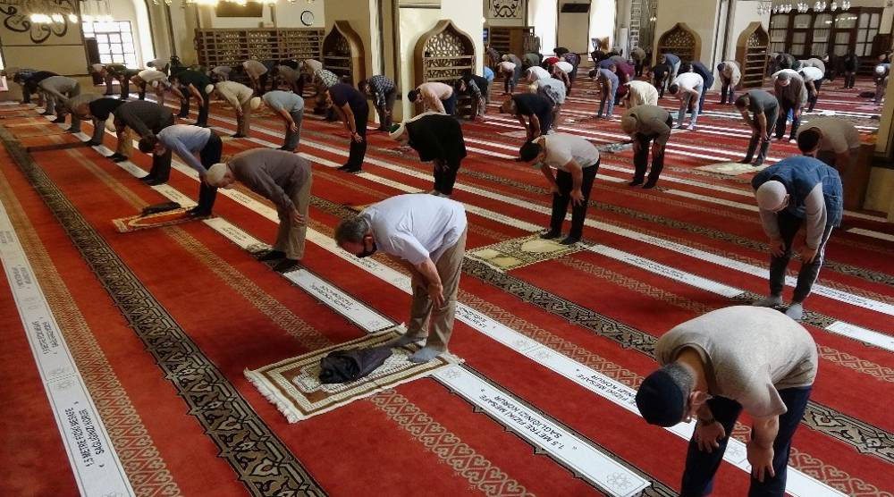 Rüyada Toplulukla Namaz Kılmak Ne Anlama Gelir?