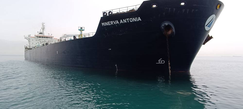 Yunanistan bayraklı gemi İskenderun'da karaya oturdu!