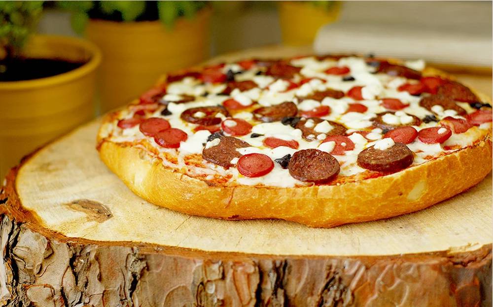 Zuhal Topal'la Yemekteyiz Ceyda'nın Menüsü: Ev Yapımı Pizza Tarifi