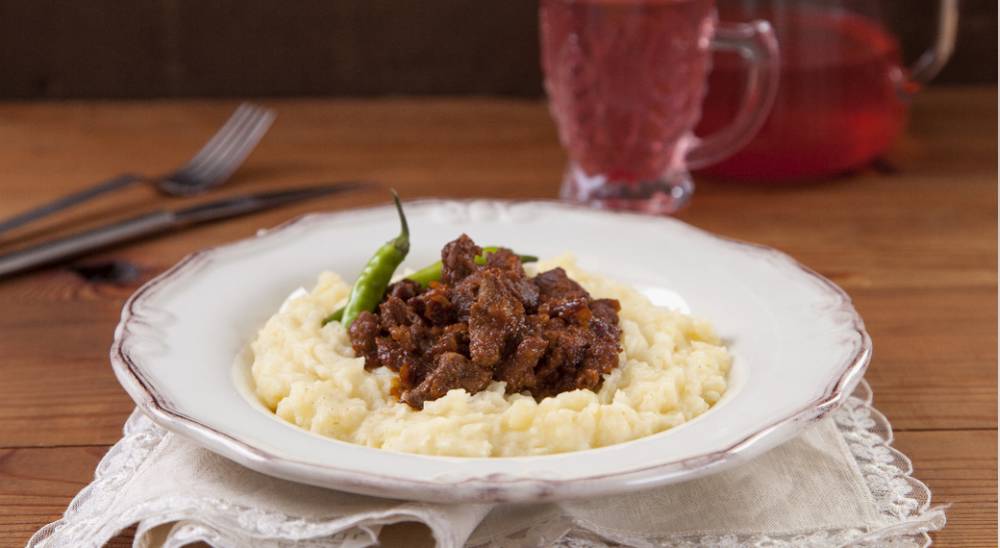 Zuhal Topal'la Yemekteyiz Esra'nın Menüsü: Patates Püreli Tas Kebabı Tarifi