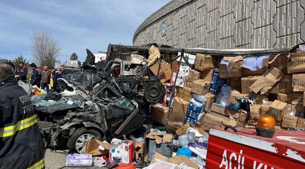 Çankırı'da katliam gibi kaza: 4 ölü, 2'si polis 3 yaralı