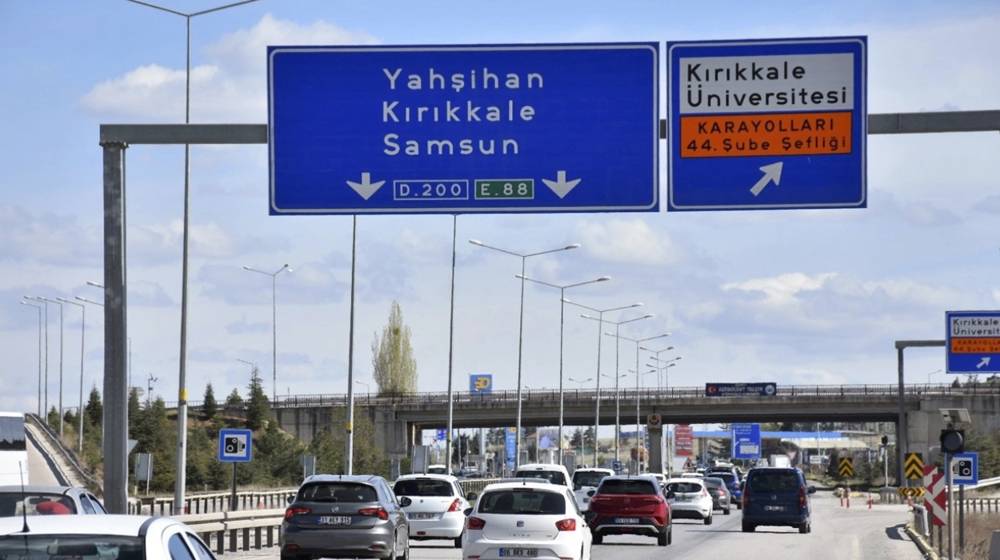 'Kilit kavşak'ta trafik kilit 