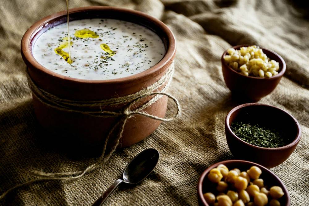 Zuhal Topal'la Yemekteyiz Kübra'nın Menüsü: Kişnişli Gendüme Çorbası Tarifi