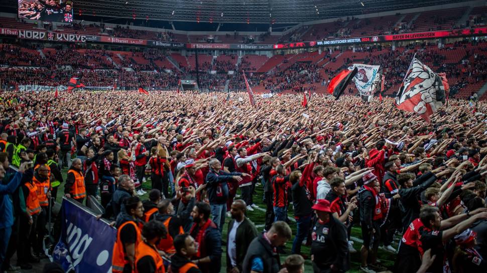 Bayer Leverkusen, Bundesliga'da ilk şampiyonluğunu garantiledi