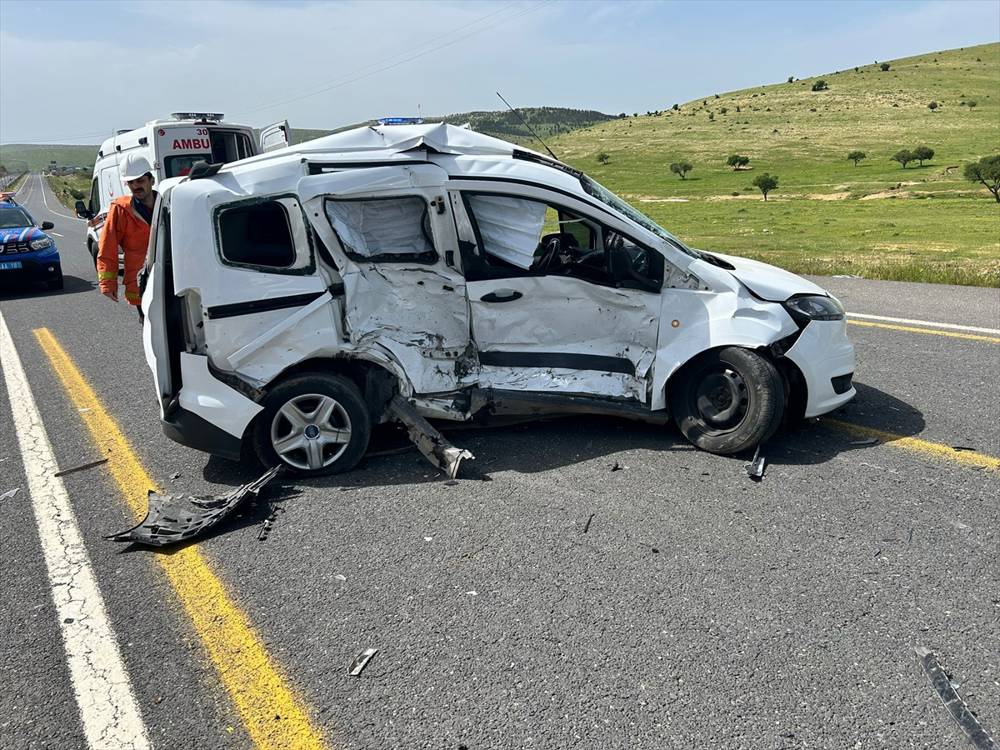 Mardin'de feci kaza: 11 yaralı