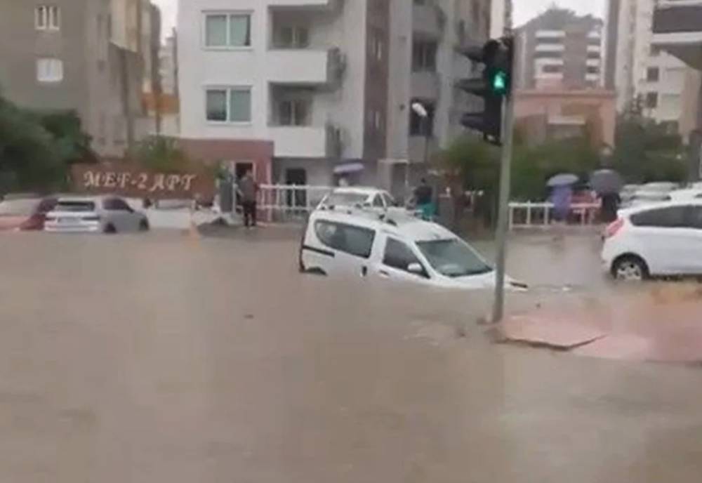 Adana ve Hatay sağanak yağışa teslim oldu 