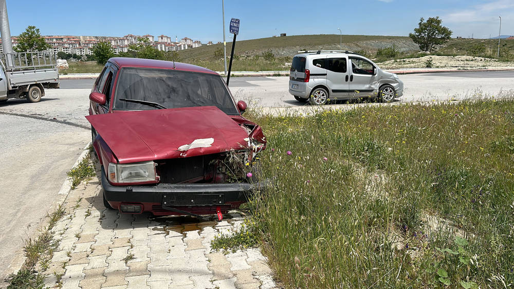 Kütahya'da 15 yaşındaki kız çocuğu babasından izinsiz aldığı otomobille faciaya yol açtı!