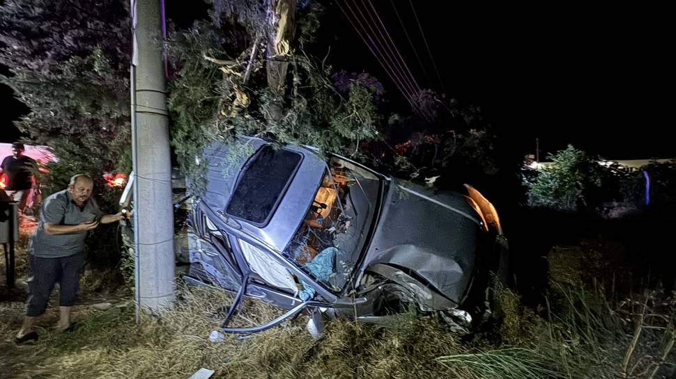 İzmir'de devrilen otomobilin sürücüsü hayatını kaybetti