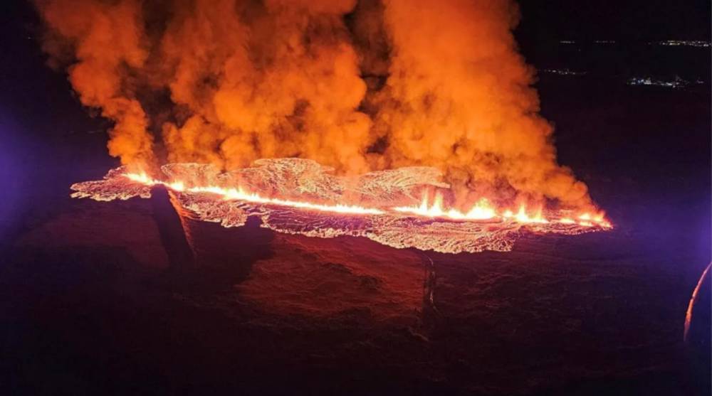 İzlanda'da yanardağ patlaması: Acil durum ilan edildi