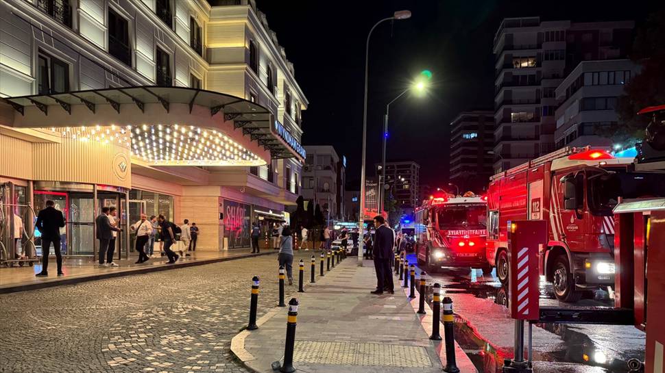 Kadıköy'de otel yangını...