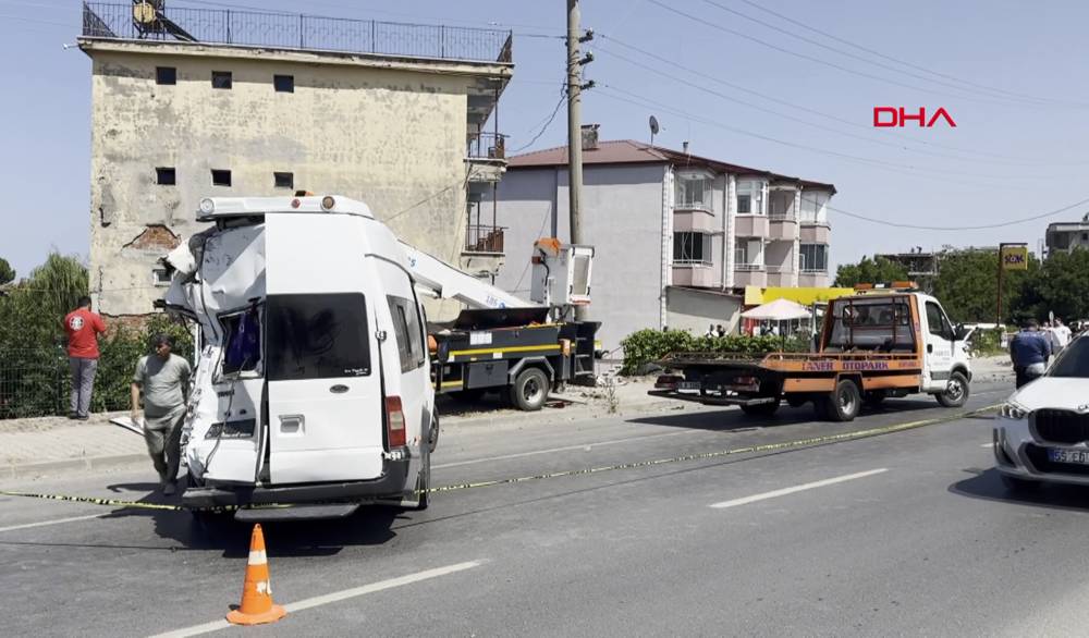 Samsun'da yolcu minibüsü ile kamyon çarpıştı: 11 yaralı