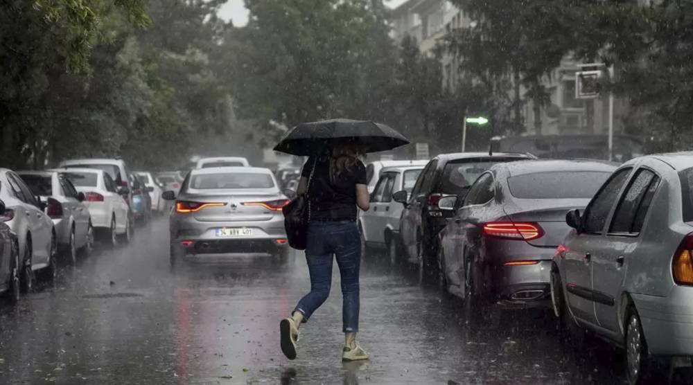 Ankara'yı sağanak vurdu