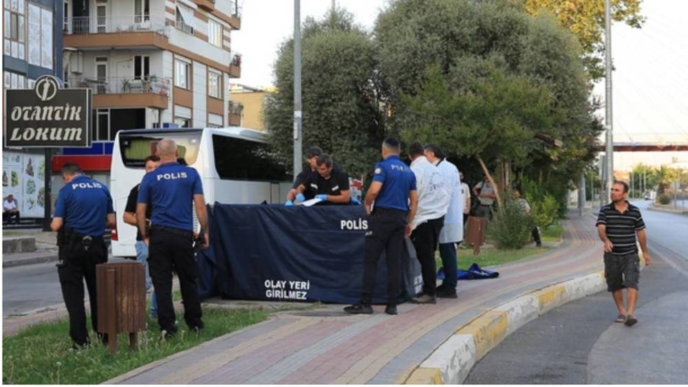 Antalya'da bir kişi bankta ölü bulundu